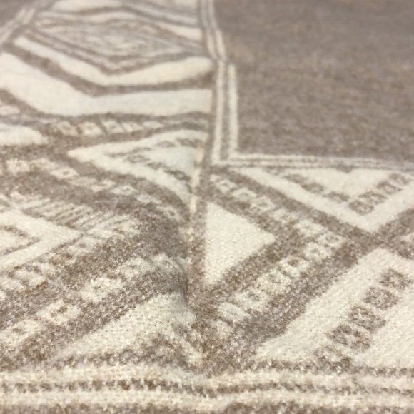 American Eagle Shawl Poncho Light Brown With Fringe - Picture 5 of 15